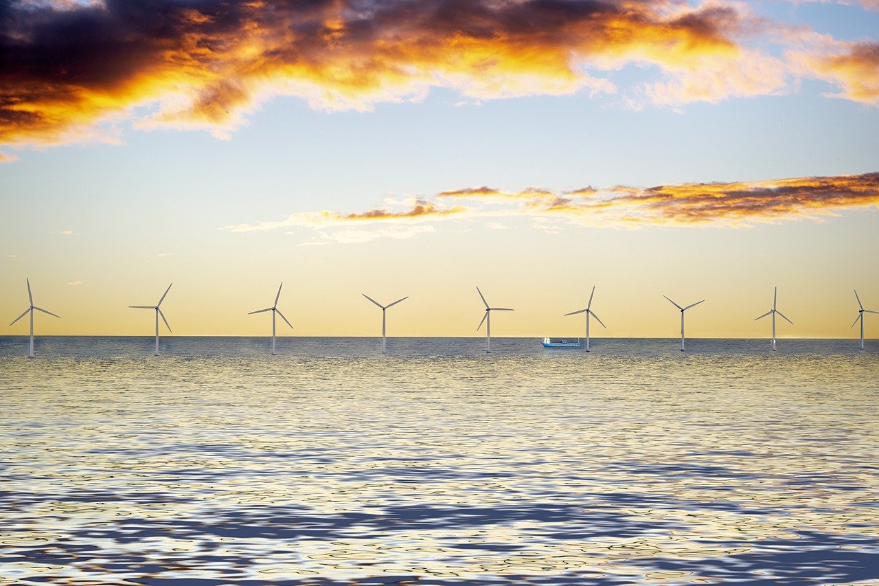 Offshore floating wind farms bring benefits throughout their life cycle