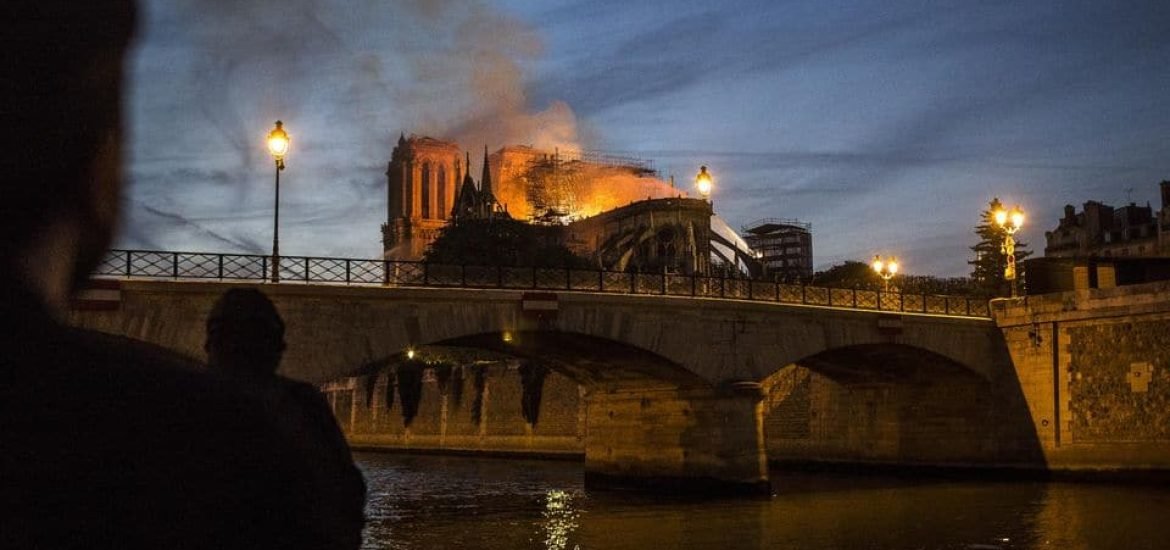 Deux pistes et au moins Dix ans pour reconstruire Notre-Dame