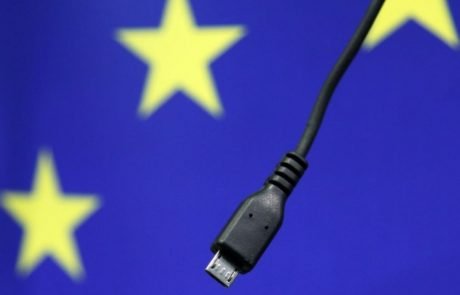 Bruxelles perd patience sur le chargeur universel pour smartphones