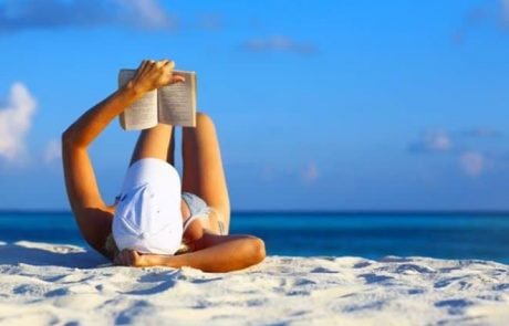 Sciences à la plage : la liste de lecture estivale, de nos auteurs