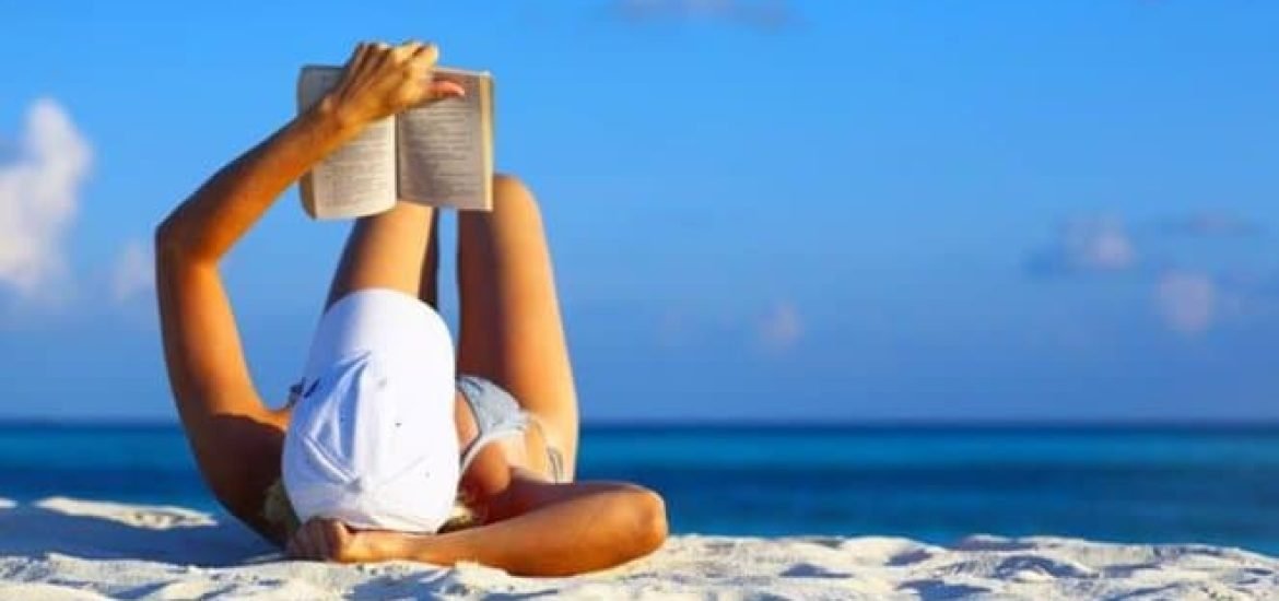 Sciences à la plage : la liste de lecture estivale, de nos auteurs