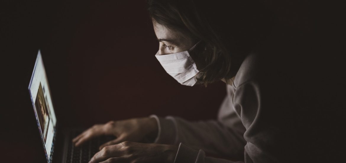Covid-19 : les vaccins réduisent de moitié le risque de développer un Covid long