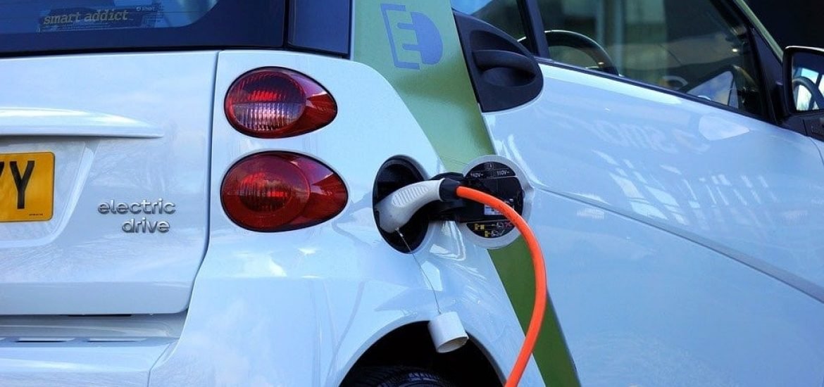 Cheap charges for electric cars as a way to prevent traffic congestions