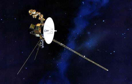Voyager 1 : la NASA relance des propulseurs éteints depuis 20 ans à 25 milliards de kilomètres