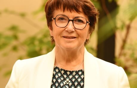 « Concilier souveraineté alimentaire et transition environnementale » Christiane Lambert (Entretien)