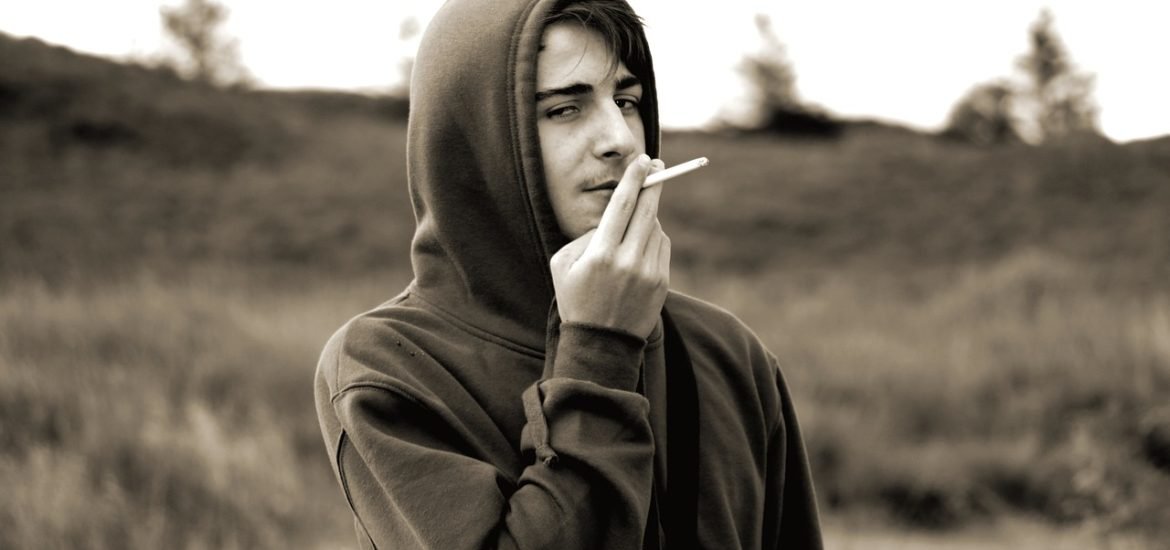 Boys who smoke in their early teens risk the health of their future children