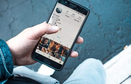 Too Much Instagram Could Change How Your Brain Recognizes Your Own Face