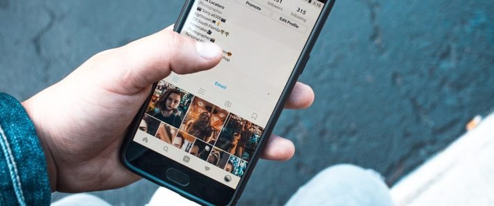 Too Much Instagram Could Change How Your Brain Recognizes Your Own Face