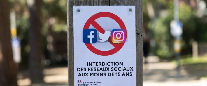 La France interdit les réseaux sociaux aux moins de 15 ans, première en Europe