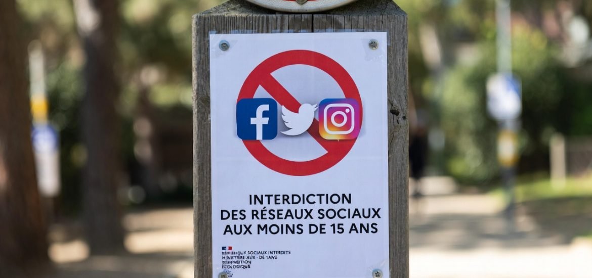 La France interdit les réseaux sociaux aux moins de 15 ans, première en Europe