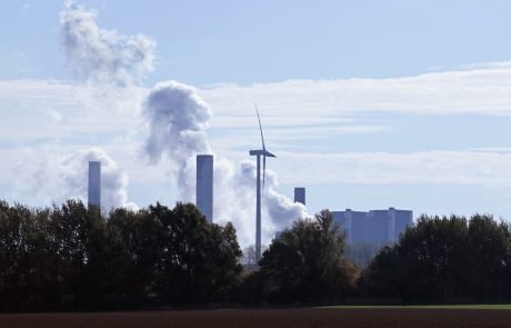 « Plus d’éoliennes pour mieux décarboner ? » Que dit l’électrotechnique