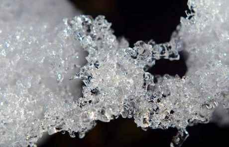 Innsbrucker Forscher entdecken neue Form von Eis
