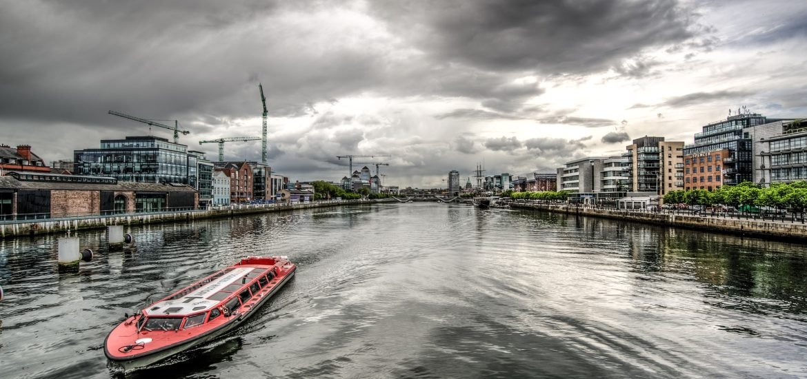 Irish voters decide to lift ban on abortion