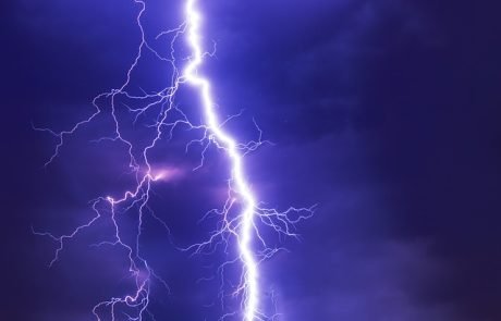 Röntgenstrahlen im Gewitter: So gelangt die Energie in die Blitze