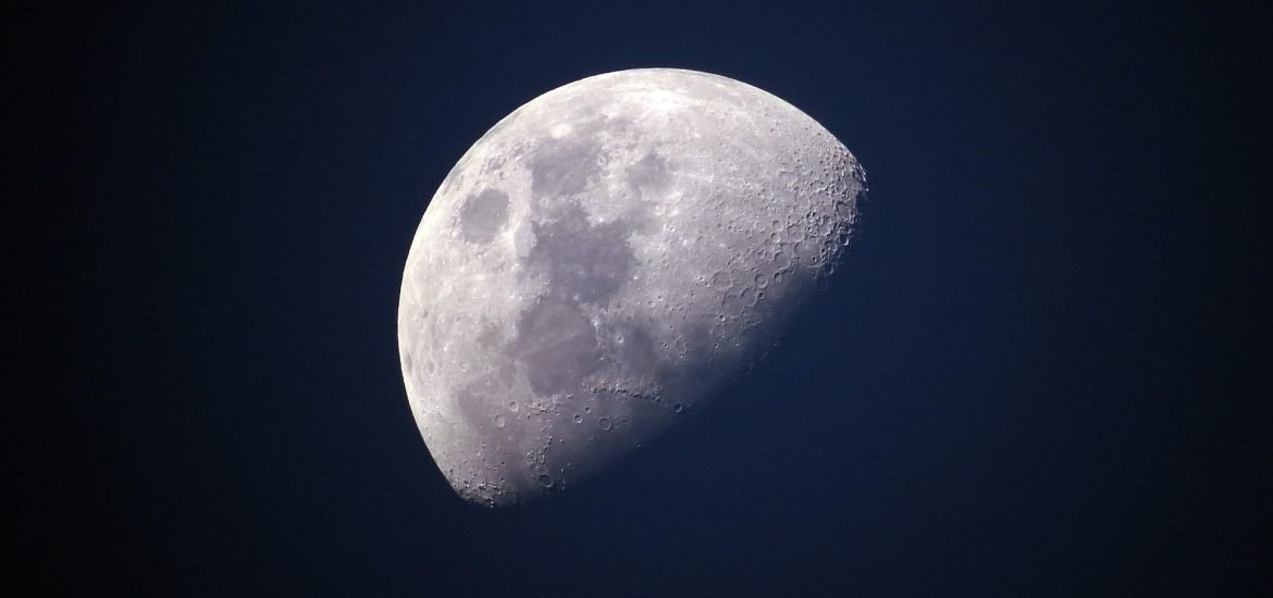 Deutlich mehr Wasser auf dem Mond als bisher angenommen