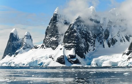 New mountain ranges and canyons discovered in Antarctica