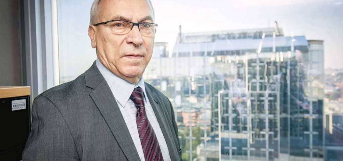Adam Gierek, l’eurodéputé chargé de la directive sur l’efficacité énergétique, remplacé